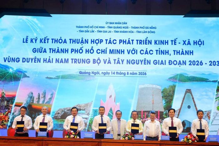 Đại diện TP. HCM và các tỉnh, thành ký kết Thỏa thuận hợp tác phát triển kinh tế - xã hội giai đoạn 2026 - 2030