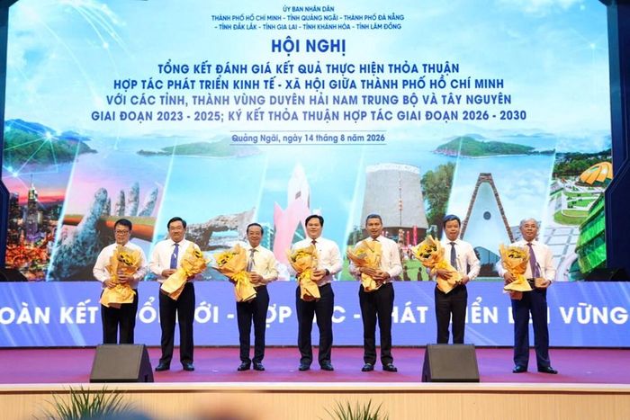 Trao Kỷ niệm chương cho các cá nhân có nhiều đóng góp trong thực hiện Thỏa thuận hợp tác giai đoạn 2023 - 2025