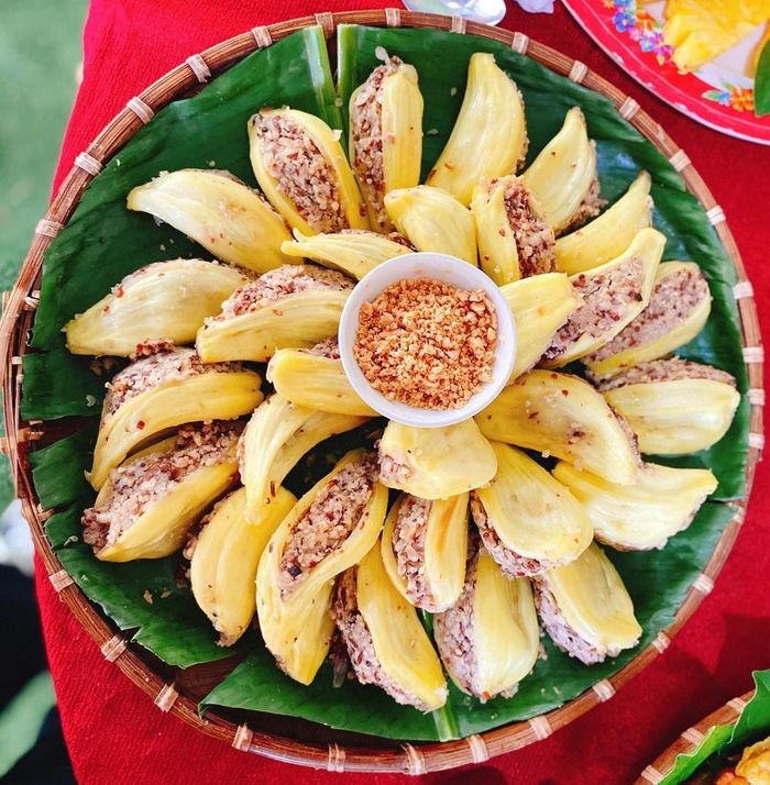 Các món ăn dân giã đặc trưng của vùng đất Lộc Yên-Thạnh Bình sẽ là một thức quà bình dị được người dân mời khách đến với hội làng