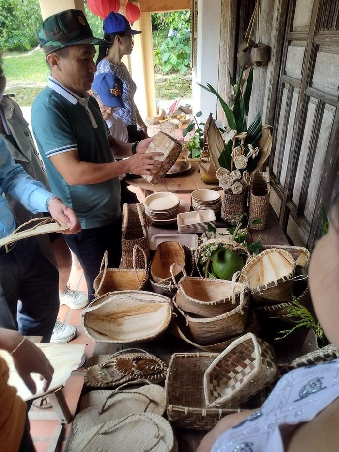 Trong lễ hội sẽ có hoạt động thi sáng tạo sản phẩm thủ công mỹ nghệ từ mo cau, giới thiệu các sản phẩm OCOP của địa phương