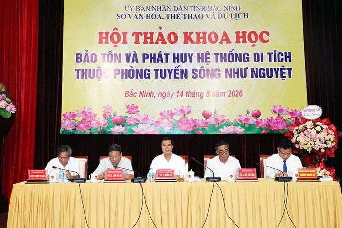 Các đại biểu chủ trì Hội thảo