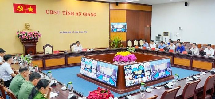 Phó Chủ tịch An Giang Ngô Công Thức chủ trì phiên họp với các ngành về xây dựng cơ sở dữ liệu về đất đai của tỉnh An Giang - Ảnh: chinhphu.vn/LS
