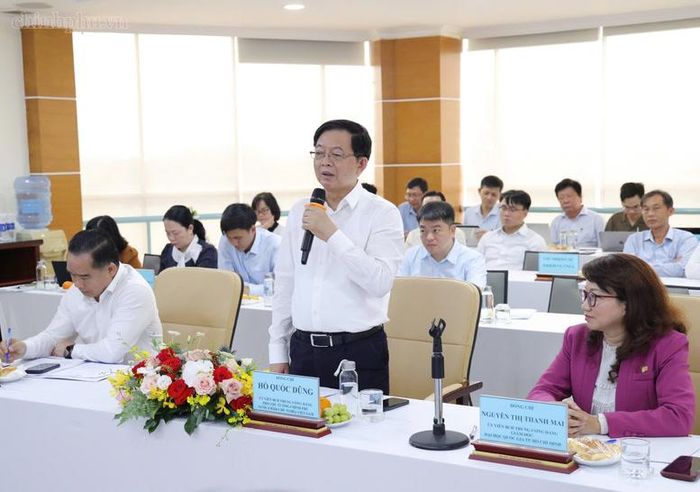 Phó Thủ tướng đề nghị ĐHQG TPHCM tiếp tục phát huy kết quả đạt được, lựa chọn một số lĩnh vực có thế mạnh để đầu tư - Ảnh: chinhphu.vn/Gia Huy