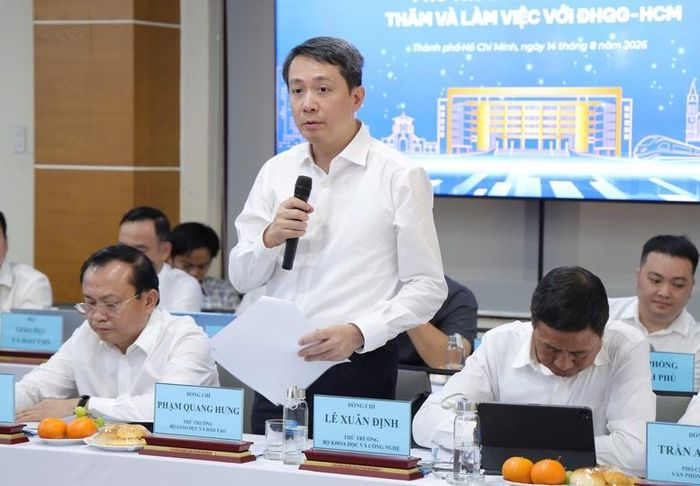 Thứ trưởng Bộ Giáo dục và Đào tạo Phạm Quang Hưng giải đáp các kiến nghị của ĐHQG TPHCM - Ảnh: chinhphu.vn/Gia Huy