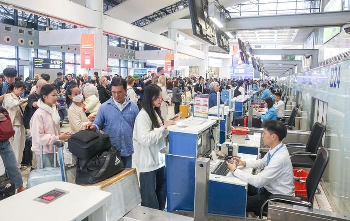 Cục Hàng không Việt Nam cũng đã công bố điều chỉnh tham số điều phối lượt cất, hạ cánh (slot) tại Cảng Hàng không quốc tế Nội Bài và Tân Sơn Nhất để phục vụ nhu cầu tăng tải dịp lễ Quốc khánh 2/9