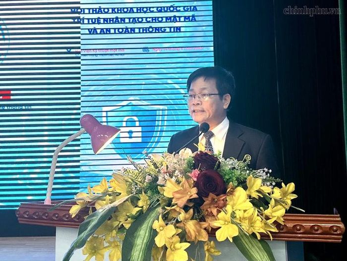 GS.TS. Nguyễn Thanh Thủy, Chủ tịch Câu lạc bộ các Khoa-Trường-Viện Công nghệ thông tin-Truyền thông Việt Nam (FISU Việt Nam) phát biểu tại Hội thảo - Ảnh: chinhphu.vn/Kim Liên
