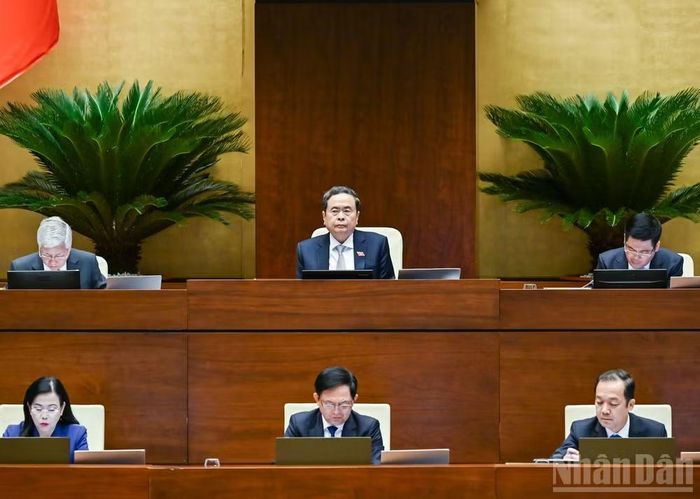 Chủ tịch Quốc hội Trần Thanh Mẫn và các Phó Chủ tịch Quốc hội chủ trì, điều hành phiên họp. (Ảnh: DUY LINH)