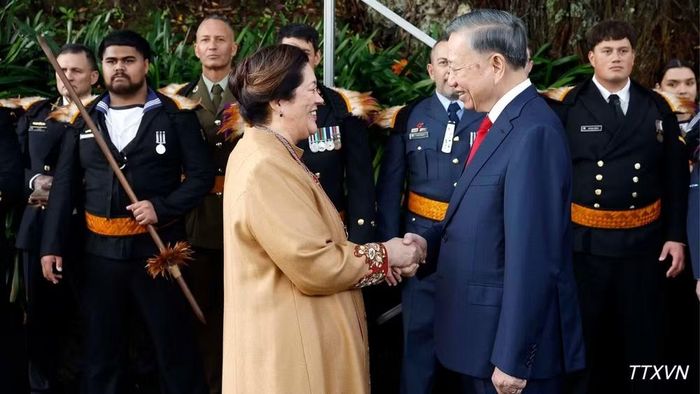 Toàn quyền New Zealand Cindy Kiro đón Tổng Bí thư, Chủ tịch nước Tô Lâm. (Ảnh: Thống Nhất/TTXVN)