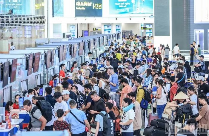 Lượng hành khách đi/đến tại các sân bay luôn tấp nập, việc làm thủ tục hàng không hơn lúc nào hết càng cần sự đổi mới, cải cách nhằm phục vụ tốt nhất nhu cầu từ khách hàng.