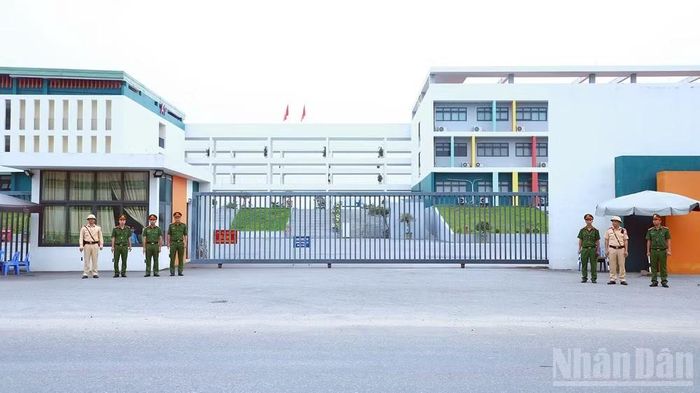 Nhằm bảo đảm kỳ thi diễn ra an toàn, nghiêm túc, đúng quy chế, Công an tỉnh Tuyên Quang đã chủ động triển khai kế hoạch bảo đảm an ninh, an toàn tại điểm thi.