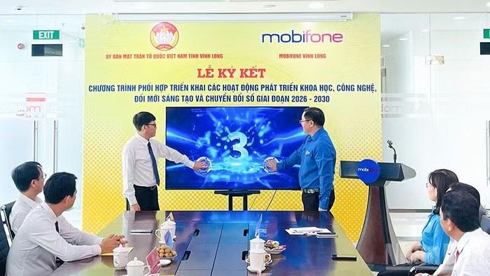 Tỉnh Đoàn Vĩnh Long phối hợp cùng MobiFone Vĩnh Long triển khai dự án “Số hóa di tích lịch sử” bằng công nghệ thực tế ảo VR360. (Ảnh: BÁ DŨNG)
