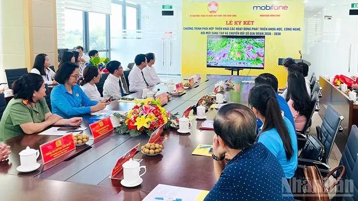Tỉnh Đoàn Vĩnh Long phối hợp cùng MobiFone Vĩnh Long triển khai dự án “Số hóa di tích lịch sử” bằng công nghệ thực tế ảo VR360. (Ảnh: BÁ DŨNG)