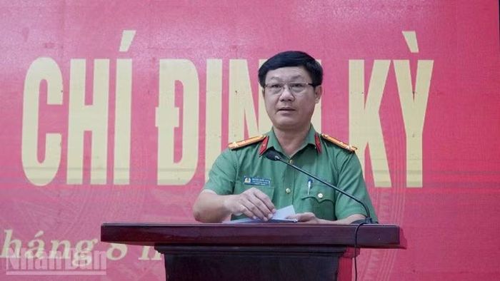 Thượng tá Quảng Quốc Huy, Phó trưởng Phòng Tham mưu Công an tỉnh An Giang cung cấp thông tin. (Ảnh: QUỐC TRINH)