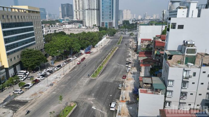 Một phần đường Vành đai 1, hướng về nút giao Voi Phục chờ ngày đi vào hoạt động chính thức sau khi thi công hoàn thiện các hạng mục chính.
