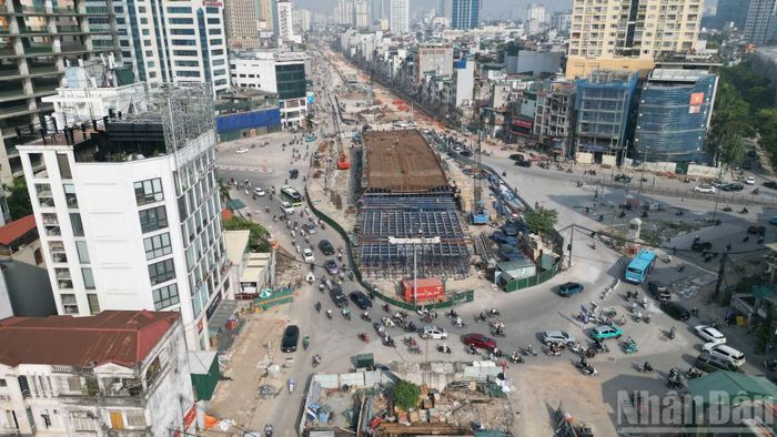 Dự án Vành đai 1 gồm hai cầu vượt tại nút giao Nguyễn Chí Thanh và Láng Hạ, được Thành ủy Hà Nội yêu cầu hoàn thành trong tháng 12/2026.