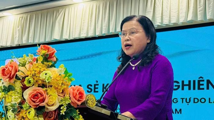 Phó Giáo sư, Tiến sĩ Nguyễn Thị Xuyên, Chủ tịch Tổng hội Y học Việt Nam phát biểu ý kiến tại hội thảo. (Ảnh: NHẬT ANH)