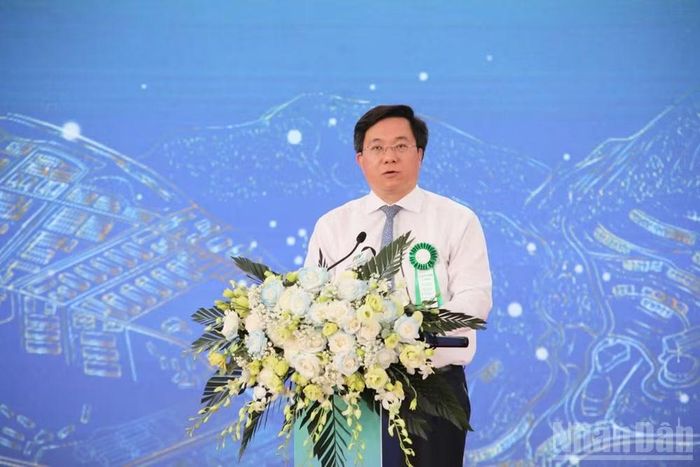 Chủ tịch Ủy ban nhân dân tỉnh Phú Thọ Trần Duy Đông phát biểu tại lễ khởi công.
