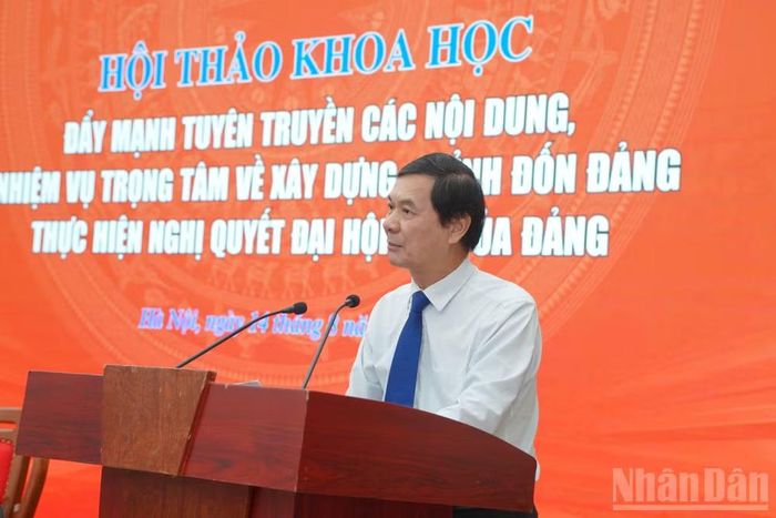 Đồng chí Ngô Minh Tuấn phát biểu đề dẫn tại hội thảo. (Ảnh: HẢI ĐĂNG)