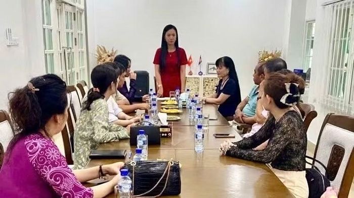 Đại sứ Đỗ Thùy Dương gặp mặt Ban Liên lạc Cộng đồng Việt Nam tại Brunei cùng một số đại diện bà con kiều bào nhằm thông tin, chia sẻ những nội dung quan trọng của Nghị quyết số 23-NQ/TW. (Ảnh: Đại sứ quán Việt Nam tại Brunei cung cấp)