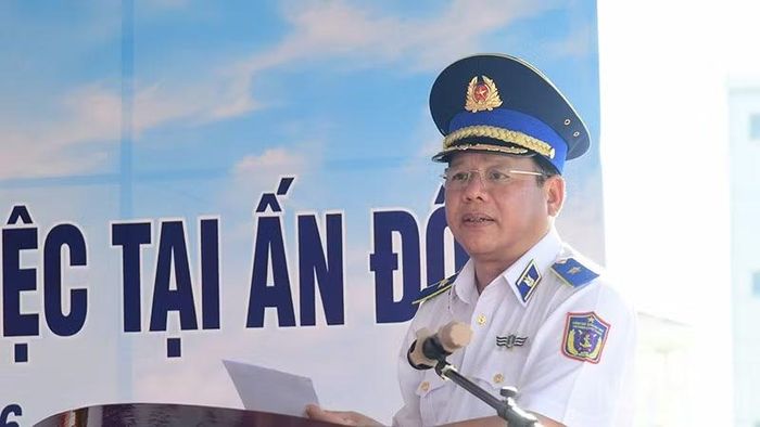 Thiếu tướng Trần Quang Tuấn, Tư lệnh Vùng Cảnh sát biển 2 phát biểu tại Lễ tiễn tàu CSB 8002.
