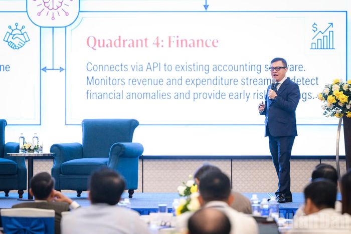 Đồng chí Lê Quốc Minh, Ủy viên Trung ương Đảng, Phó Trưởng ban Tuyên giáo Trung ương, Tổng Biên tập Báo Nhân Dân, Chủ tịch Hội nhà báo Việt Nam trình bày tham luận về tầm nhìn chiến lược đối với trí tuệ nhân tạo trong ngành truyền thông, báo chí.