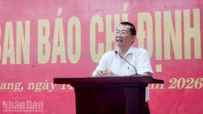 Giám đốc Sở Giáo dục và Đào tạo tỉnh An Giang Trần Quang Bảo thông tin với báo chí. (Ảnh: QUỐC TRINH)