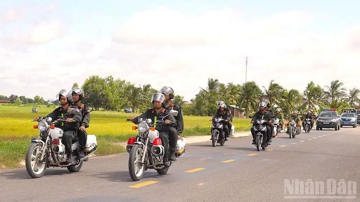 Công an Tây Ninh ra quân bảo đảm an ninh, trật tự, phòng, chống tội phạm. (Ảnh: THANH PHONG)