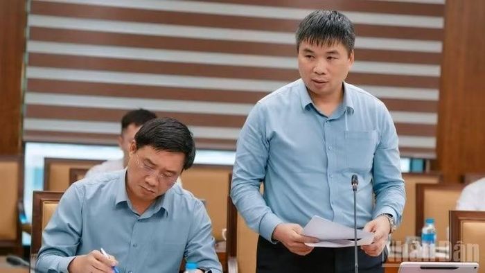 Phó Tổng Giám đốc TKV Nguyễn Văn Tuân đóng góp ý kiến, đề xuất và làm rõ nhiều vấn đề về tái cơ cấu, mô hình tăng trưởng của TKV. (Ảnh: MINH NGHĨA)