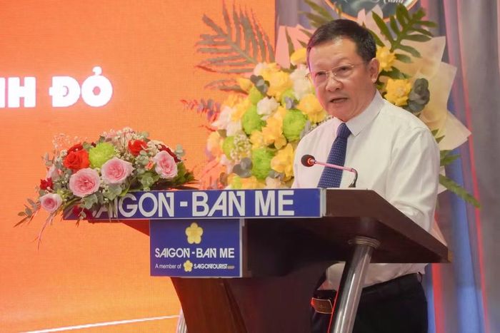 Phó Giáo sư, Tiến sĩ Vũ Đức Bình, Phó Viện trưởng Viện Huyết học-Truyền máu Trung ương, Phó Trưởng Ban tổ chức Hành trình Đỏ phát biểu.