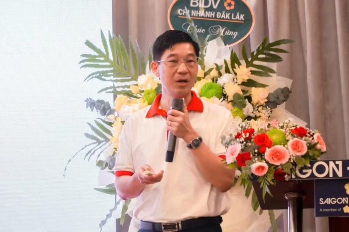 Phó Giáo sư, Tiến sĩ Trần Ngọc Quế, Giám đốc Trung tâm Máu Quốc gia, Viện Huyết học-Truyền máu Trung ương, Phó Trưởng Ban Tổ chức Hành trình Đỏ báo cáo về kết quả của chương trình.