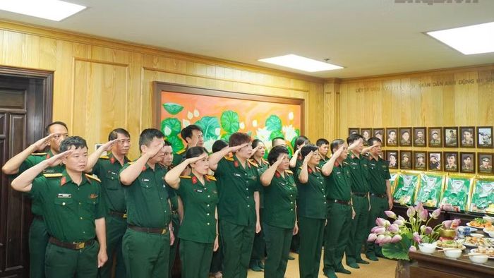 Tri ân các Anh hùng liệt sĩ của đơn vị đã hy sinh vì Tổ quốc. (Nguồn: Điện ảnh Quân đội nhân dân)
