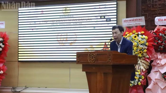 Các diễn giả trao đổi tại Diễn đàn Doanh nhân Đắk Lắk 2026 với chủ đề “Kết nối nguồn lực-Kiến tạo giá trị”. (Ảnh: NGUYỄN CÔNG LÝ)