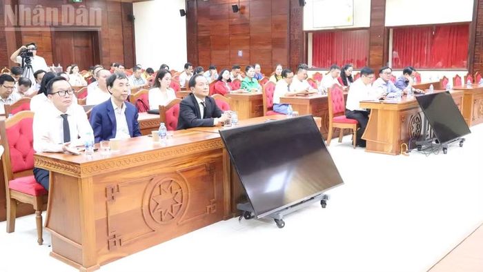 Các đại biểu dự lễ kỷ niệm. (Ảnh: NGUYỄN CÔNG LÝ)