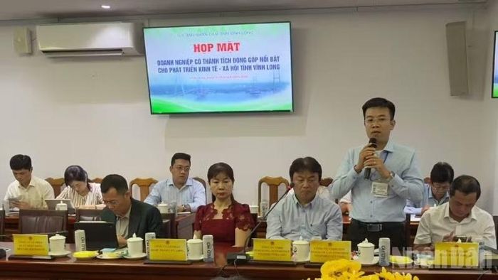 Đại diện doanh nghiệp phát biểu tại buổi họp mặt. (Ảnh: HOÀNG TRUNG)