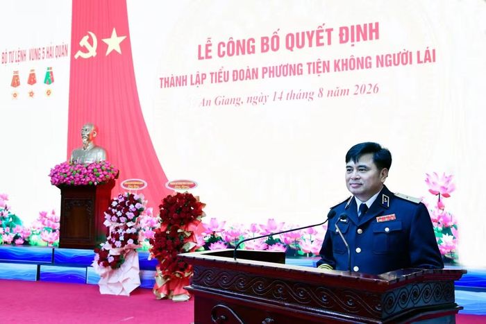 Chuẩn Đô đốc Trịnh Xuân Tùng phát biểu tại buổi lễ. (Ảnh: VĂN ĐỊNH)