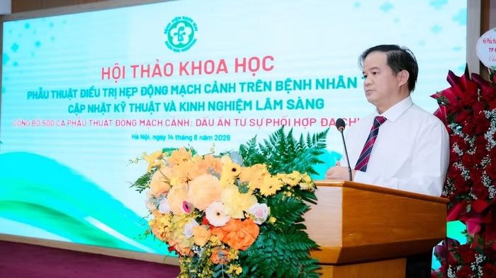 Phó Giáo sư, Tiến sĩ Đào Xuân Cơ, Giám đốc Bệnh viện Bạch Mai phát biểu tại hội thảo. (Ảnh: THẾ ANH)