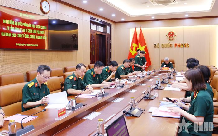 Quang cảnh buổi làm việc. 