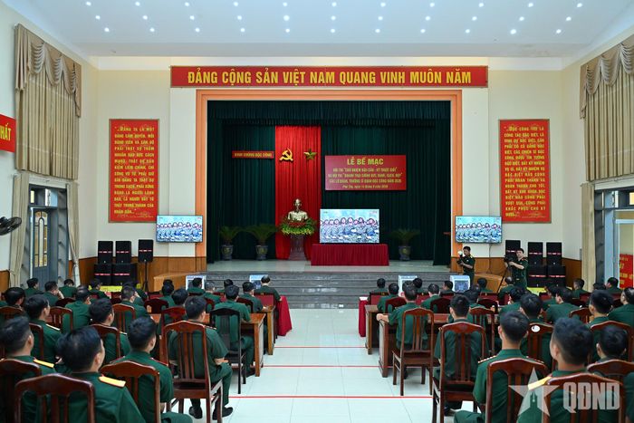  Quang cảnh buổi bế mạc.