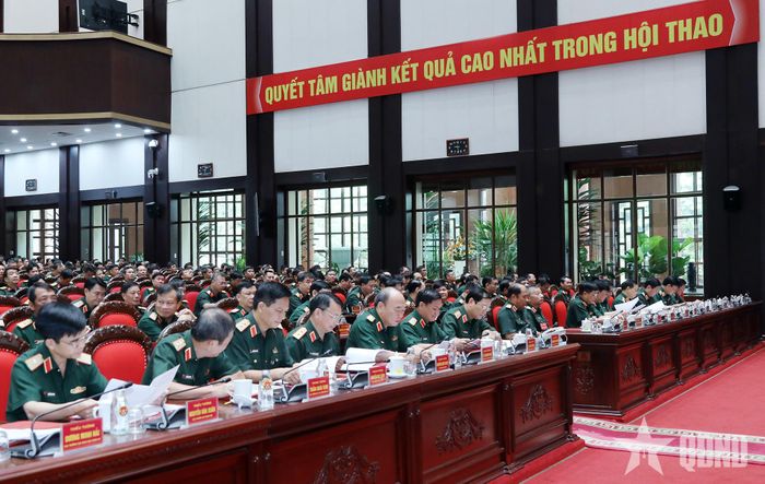 Các đại biểu tham dự buổi lễ. 