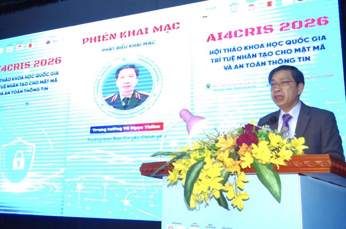   Trung tướng Vũ Ngọc Thiềm, Trưởng ban Cơ yếu Chính phủ phát biểu. 