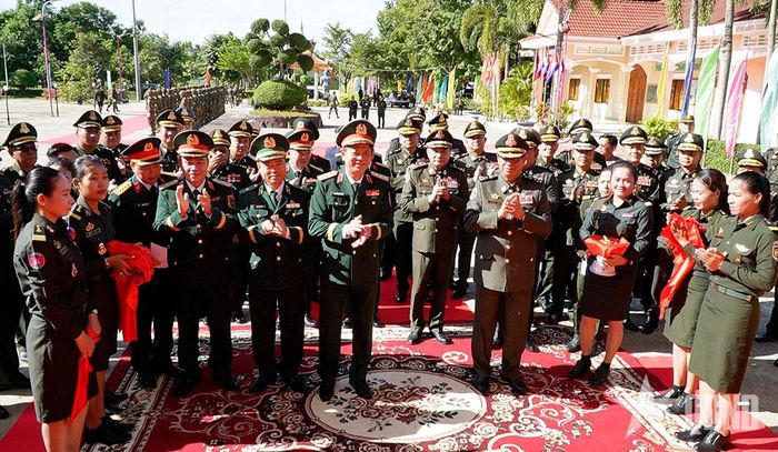Đại biểu dự lễ cắt băng khánh thành. Ảnh: Bộ Quốc phòng Campuchia