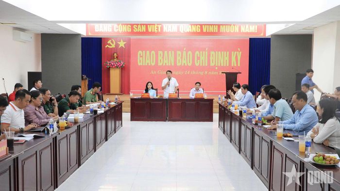 Quang cảnh buổi giao ban báo chí tỉnh An Giang.