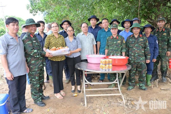 Sự san sẻ, động viên của các cấp chính quyền địa phương đối với cán bộ, chiến sĩ thực hiện nhiệm vụ.