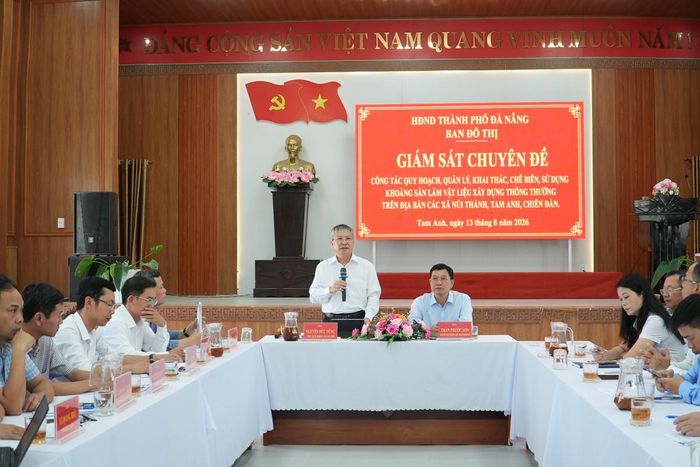 Chủ tịch HĐND thành phố Nguyễn Đức Dũng kết luận tại buổi làm việc.
