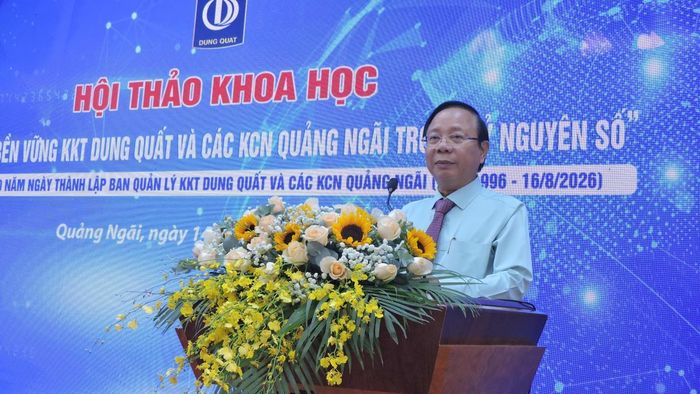 Ông Lương Kim Sơn, Trưởng ban Quản lý KKT Dung Quất và các KCN Quảng Ngãi phát biểu tại hội thảo