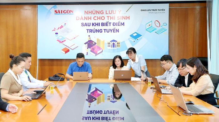  Các chuyên gia giáo dục giao lưu với bạn đọc tại buổi giao lưu trực tuyến do Báo SGGP tổ chức ngày 13-8 Ảnh: DŨNG PHƯƠNG 