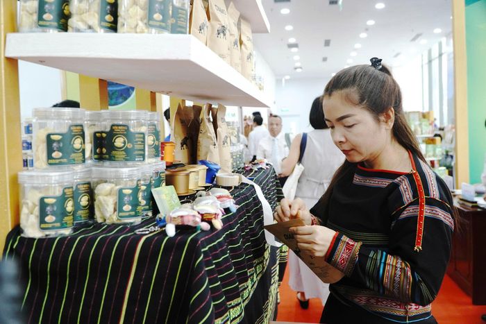  Các sản phẩm của làng nghề. Ảnh: NGỌC OAI 