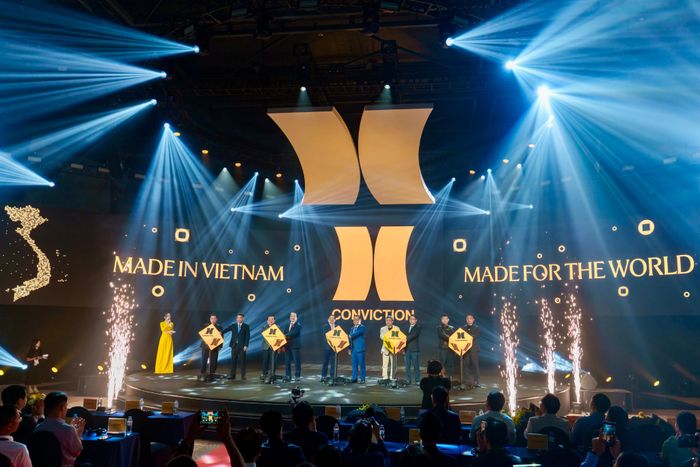 Phó Thủ tướng Hồ Quốc Dũng, Chủ tịch UBND TPHCM Nguyễn Văn Được cùng đại diện các bộ, ngành... khai mạc sự kiện
