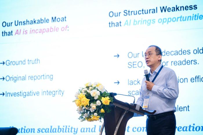  Ông Jun Zhang, Giám đốc Công nghệ, Báo South China Morning Post phát biểu tại diễn đàn. Ảnh: TIẾN CƯỜNG 