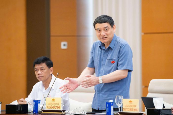 Chủ nhiệm Ủy ban Văn hóa và Xã hội Nguyễn Đắc Vinh phát biểu tại phiên họp. Ảnh: CẨM HÀ